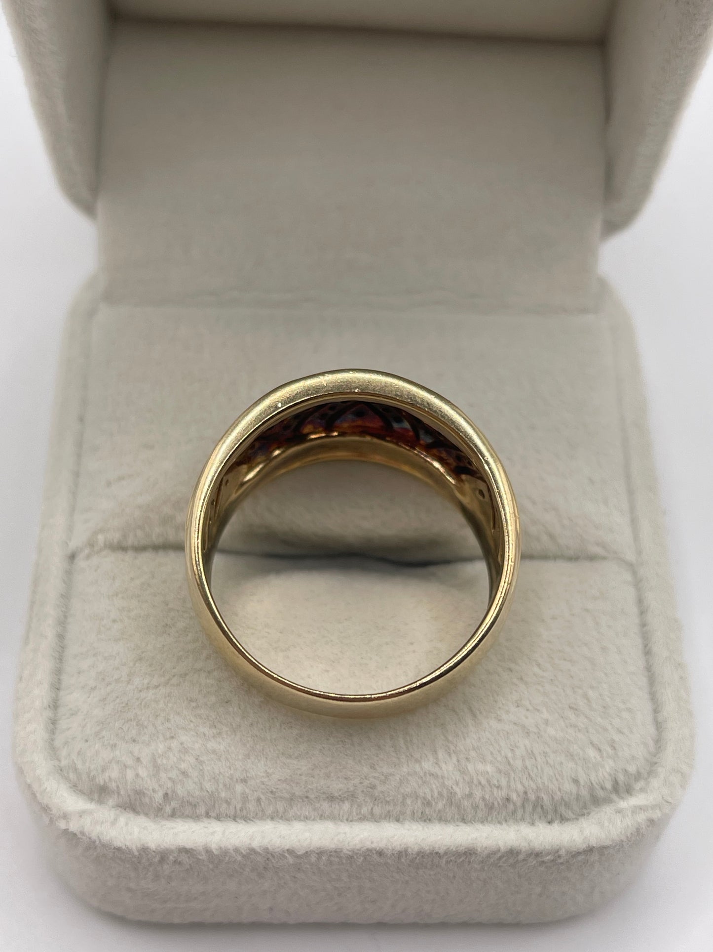 Heavy 9ct gold enamel and diamond ring