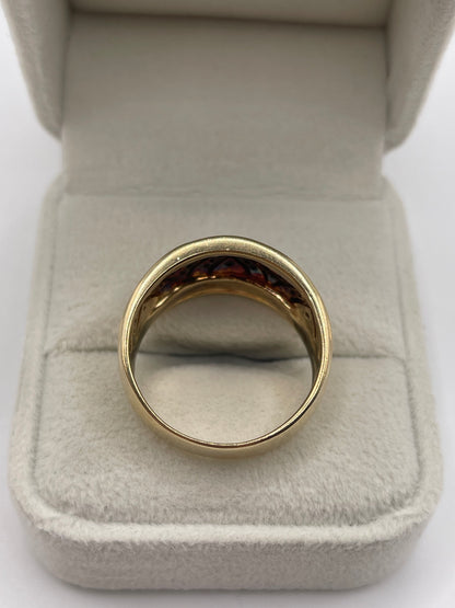 Heavy 9ct gold enamel and diamond ring