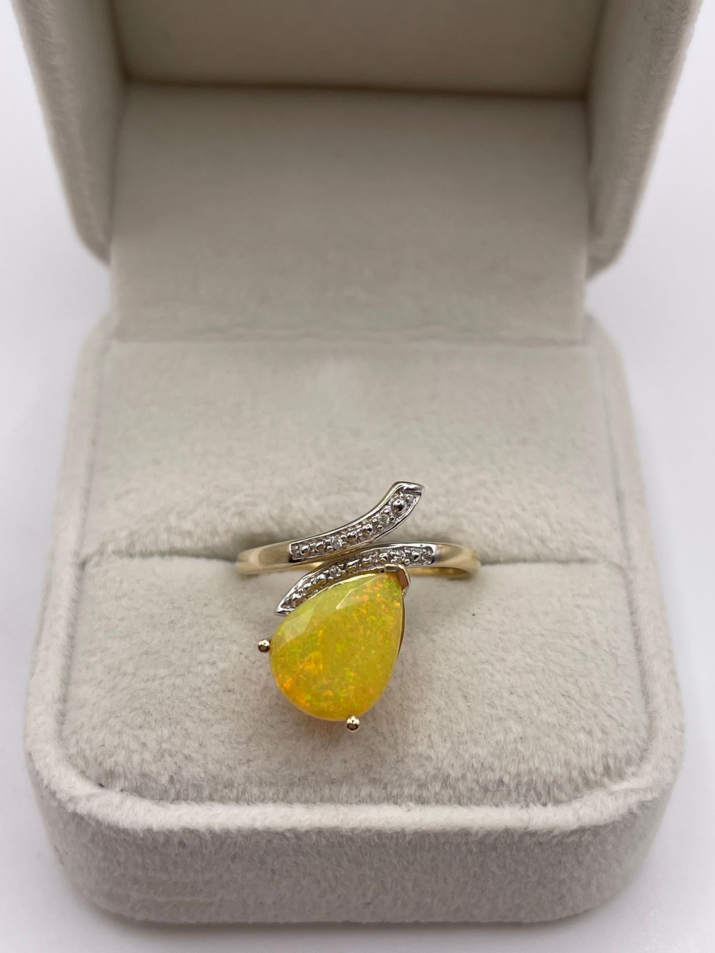 9ct gold opal and diamond ring