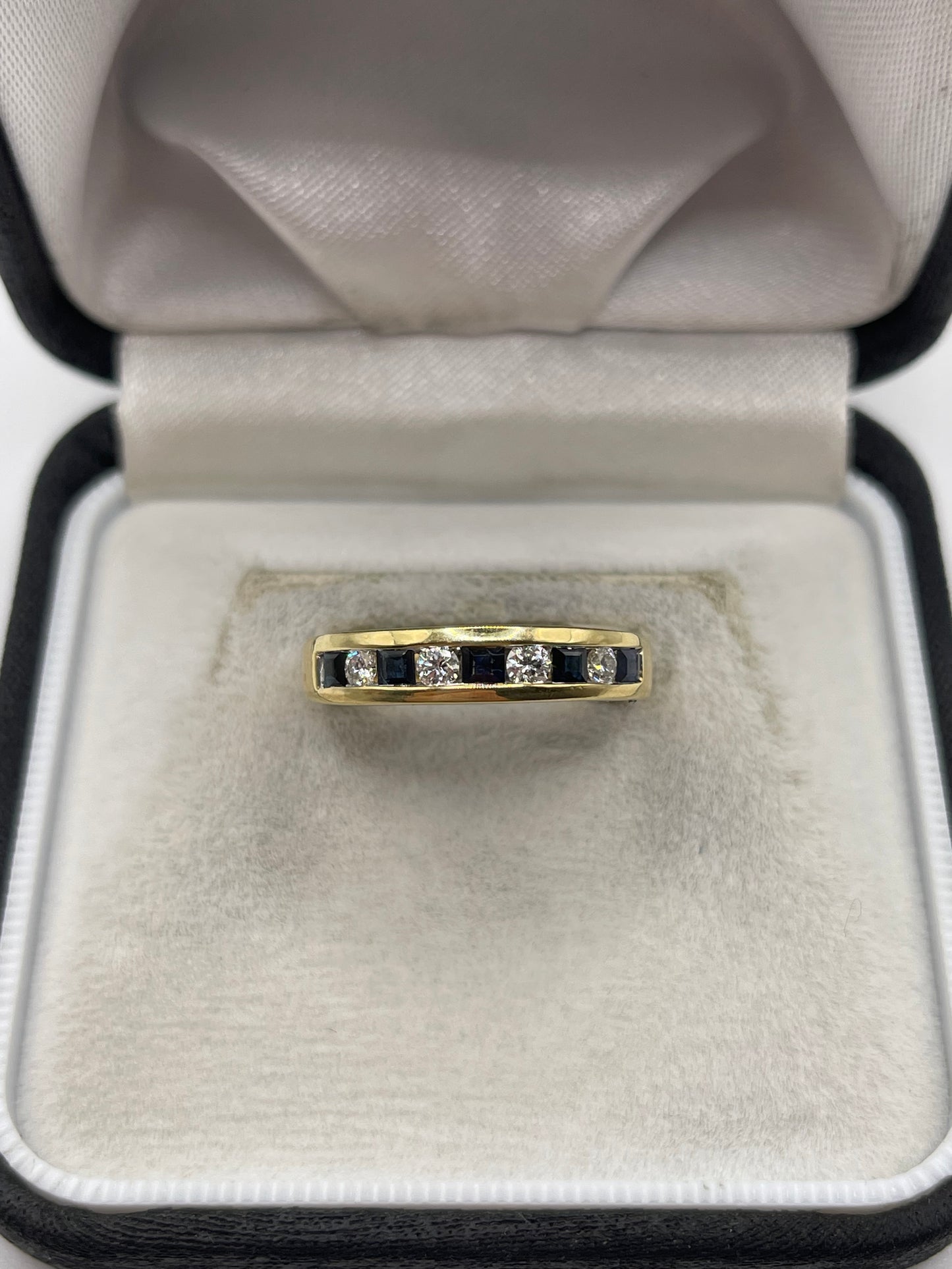 18ct gold sapphire and diamond ring