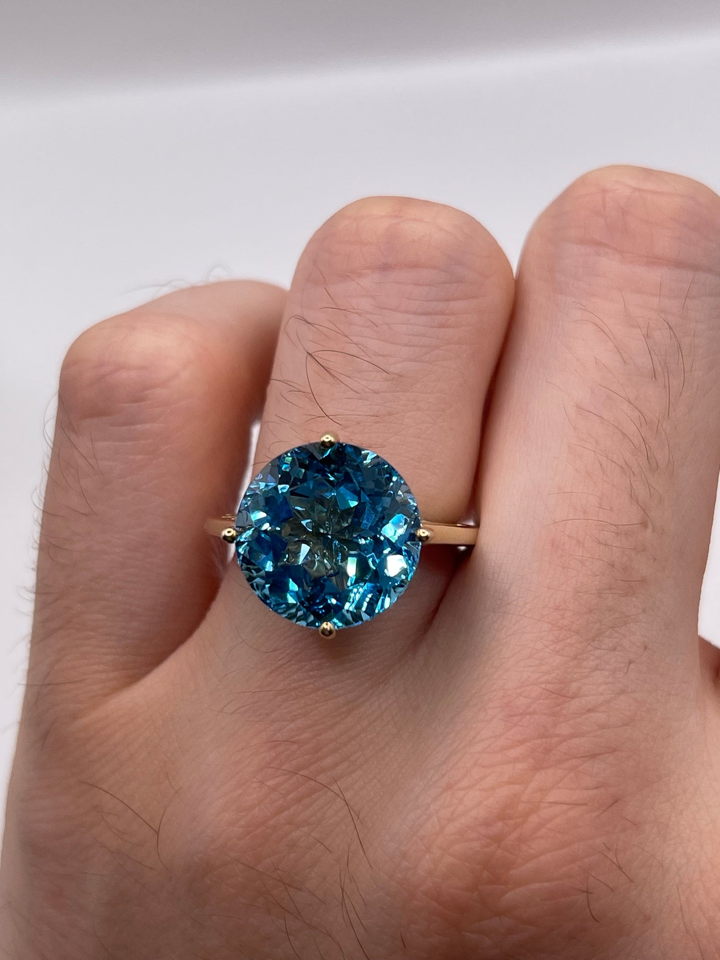 Heavy 9ct gold blue topaz ring