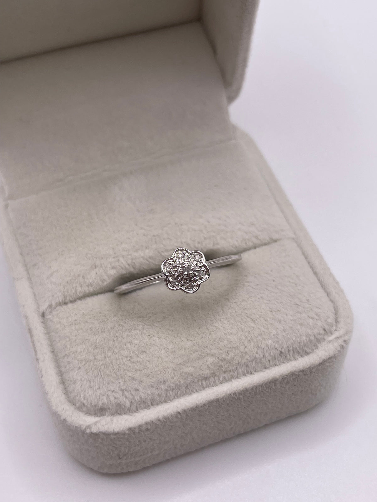 9ct white gold diamond cluster ring