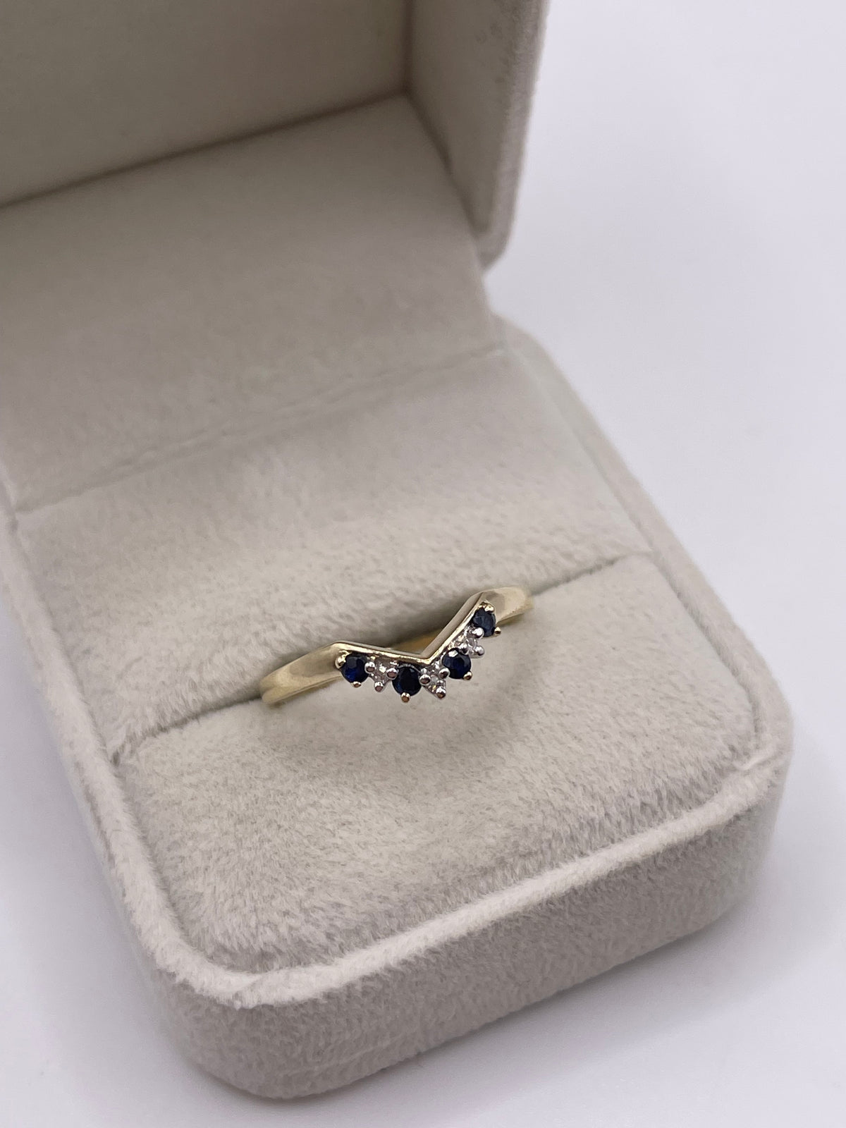 9ct gold sapphire and diamond ring
