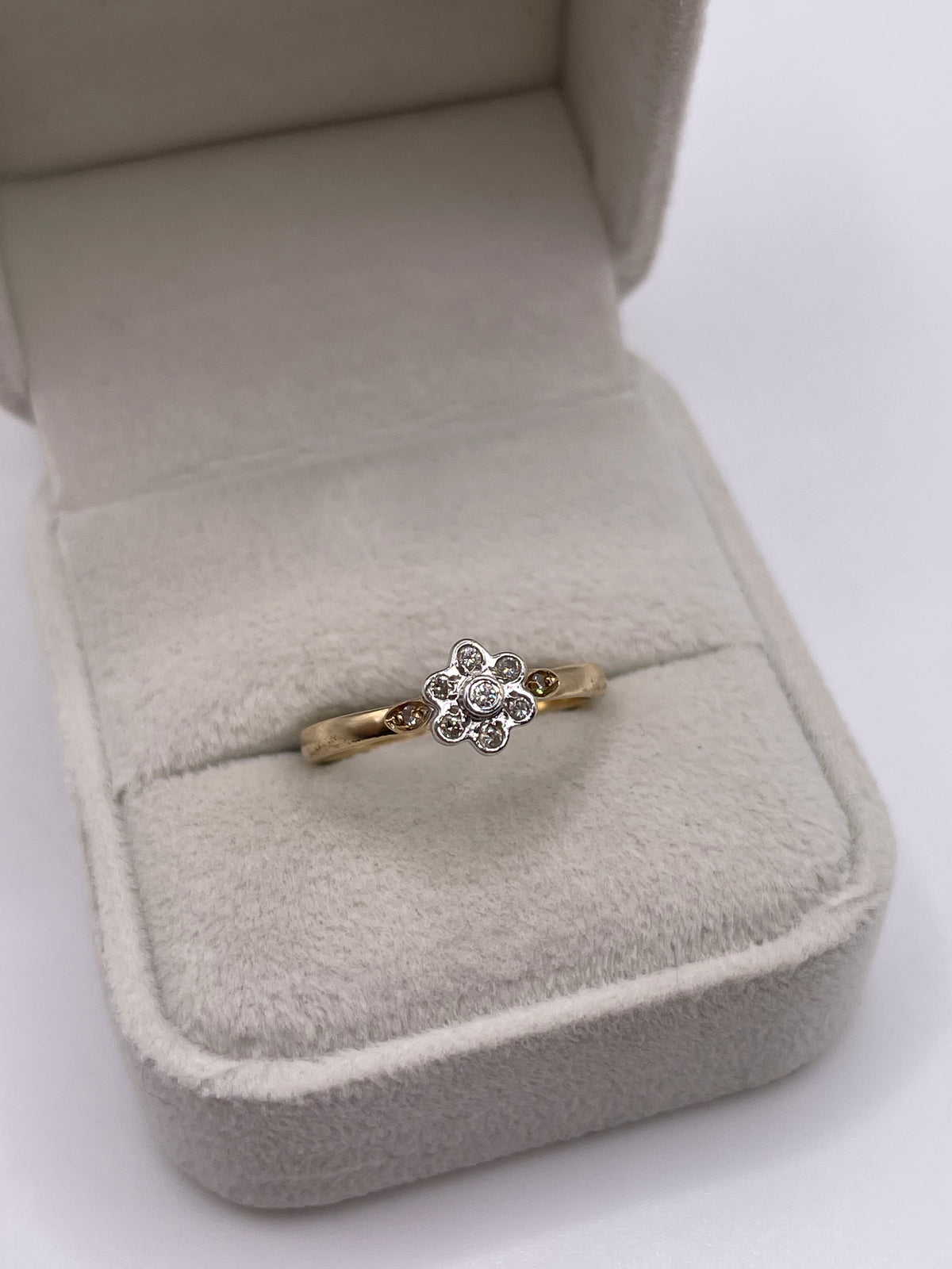 9ct gold diamond cluster ring