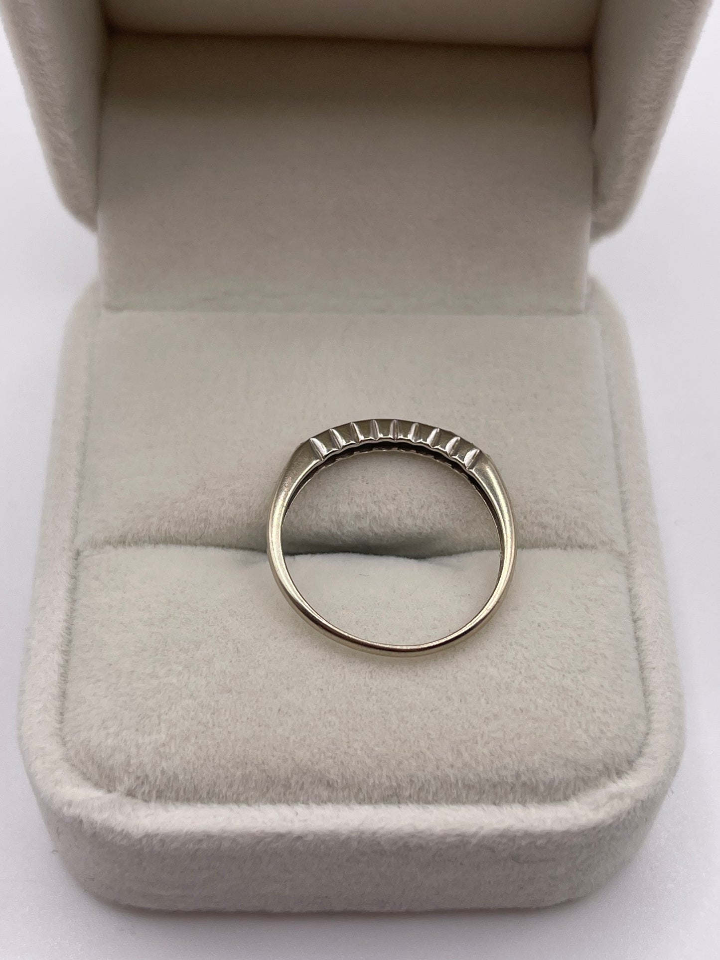 18ct white gold diamond ring