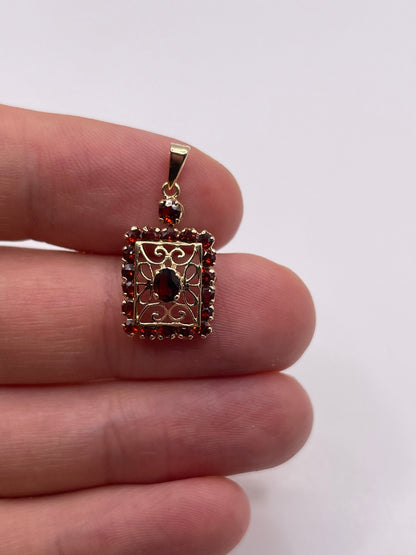 9ct gold garnet cluster pendant