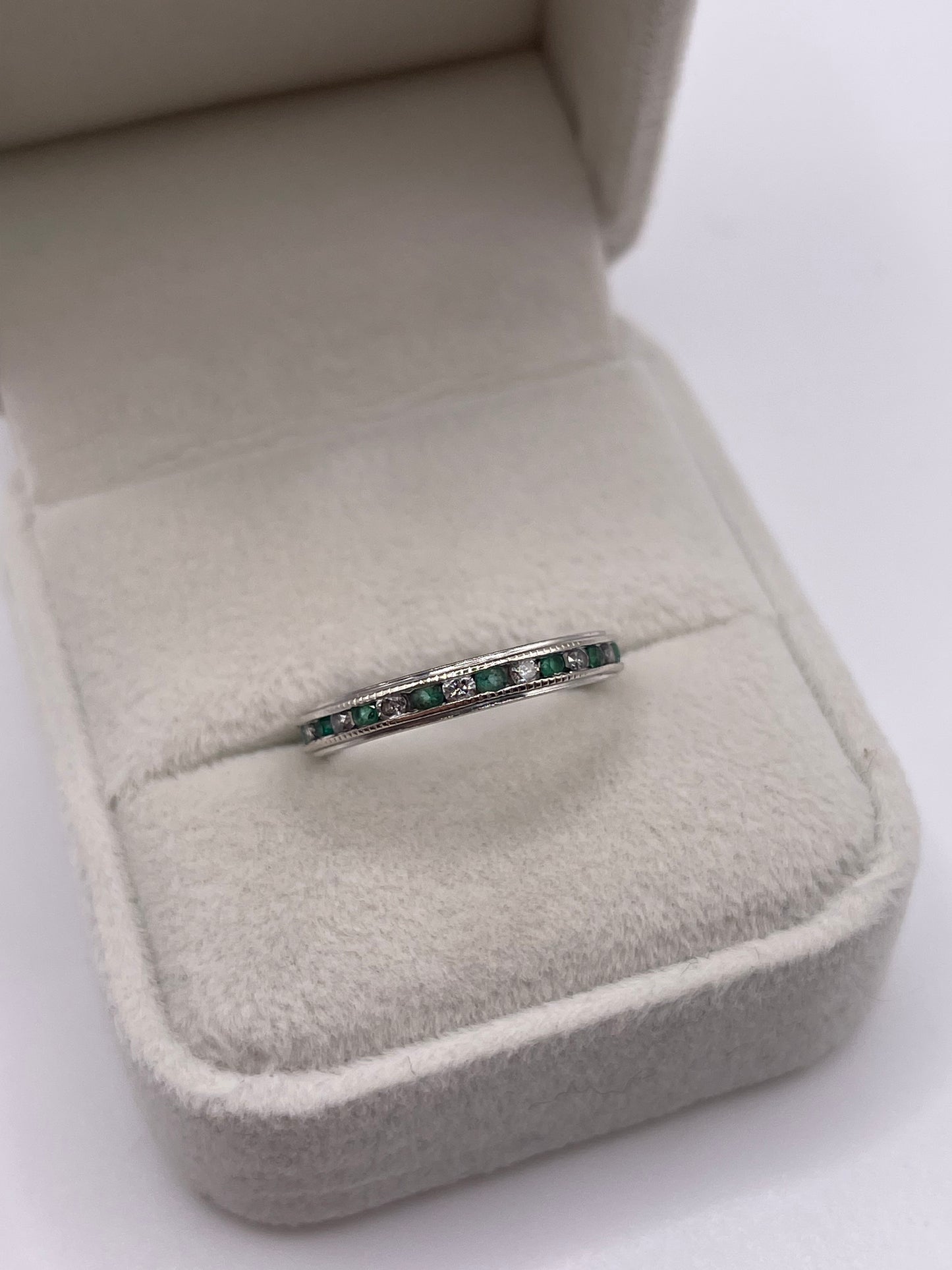 9ct white gold emerald and diamond ring