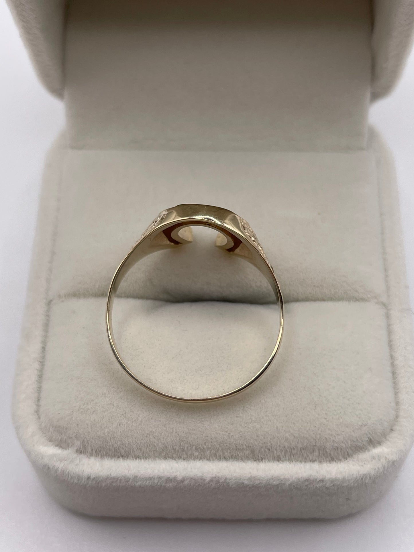 9ct gold horseshoe ring