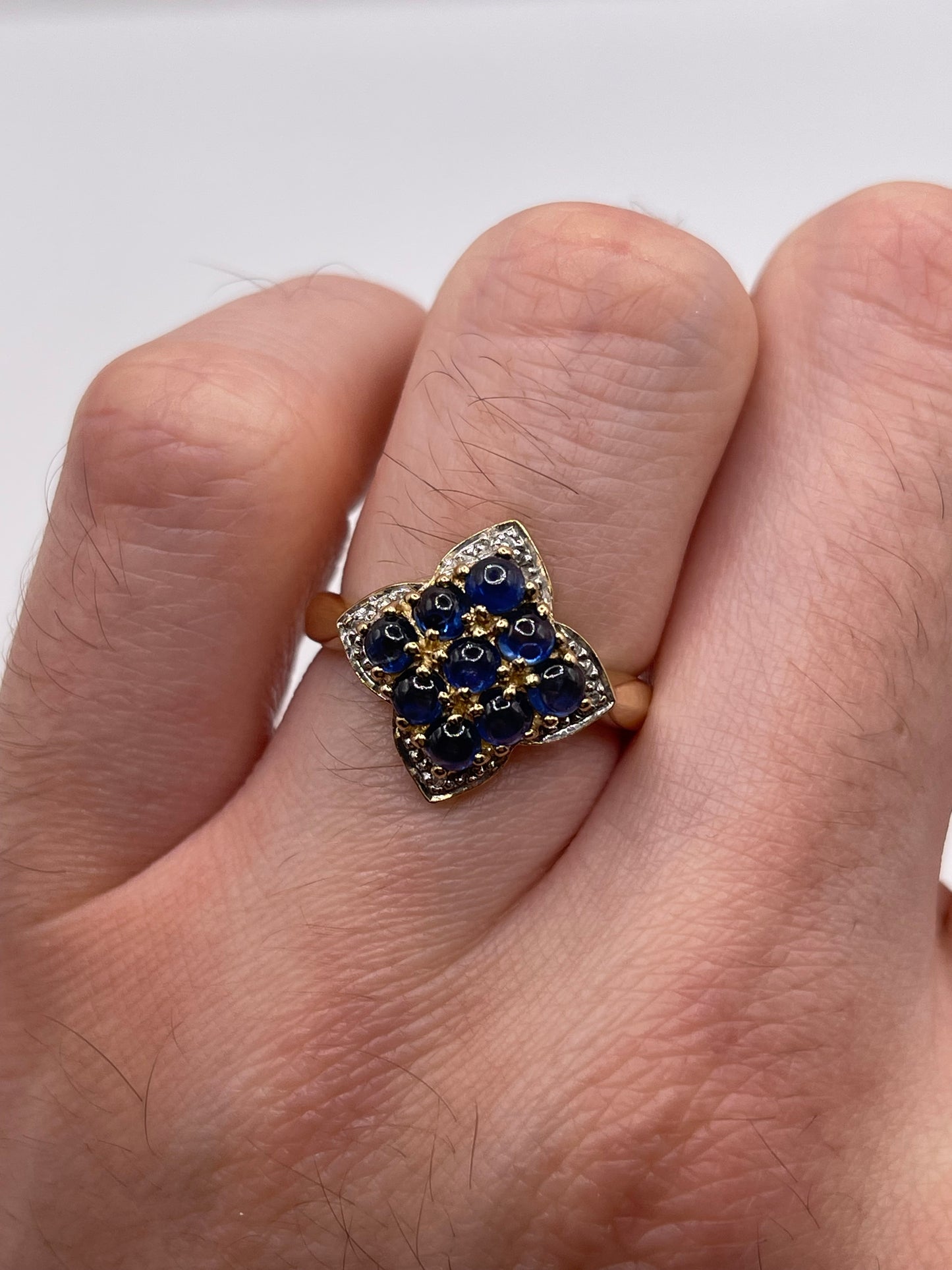 9ct gold cabochon sapphire and diamons ring