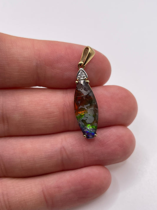 9ct gold Ammolite and zircon pendant