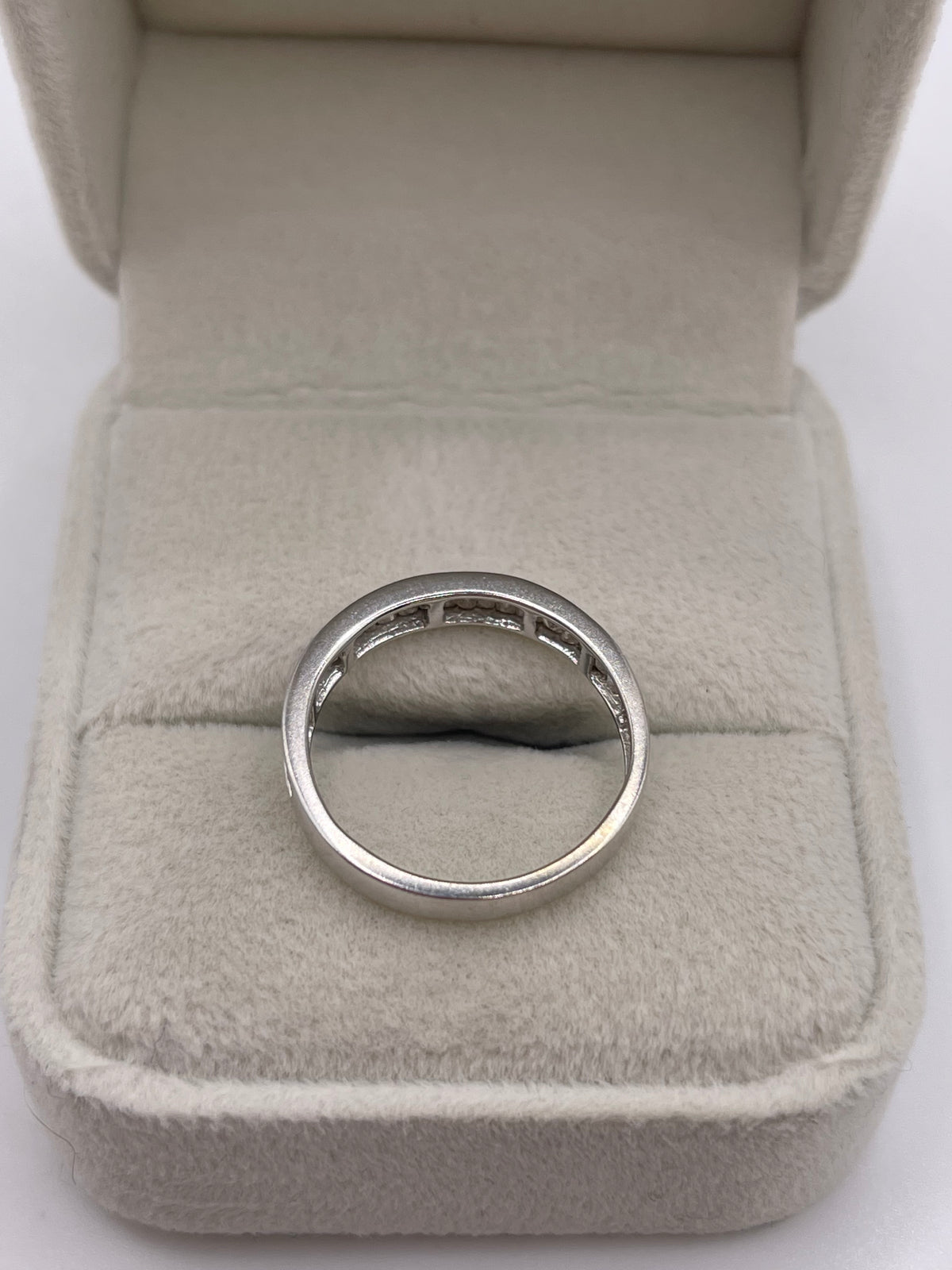 9ct white gold diamond ring