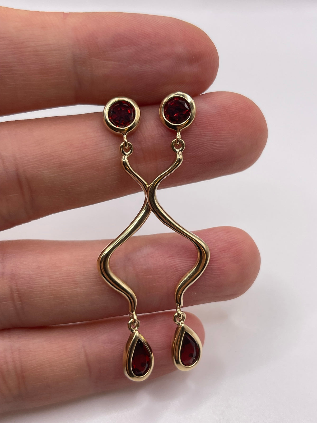 9ct gold garnet earrings