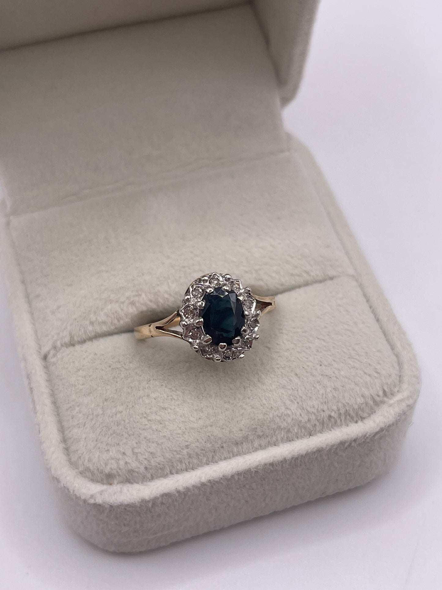 9ct gold sapphire and diamond ring