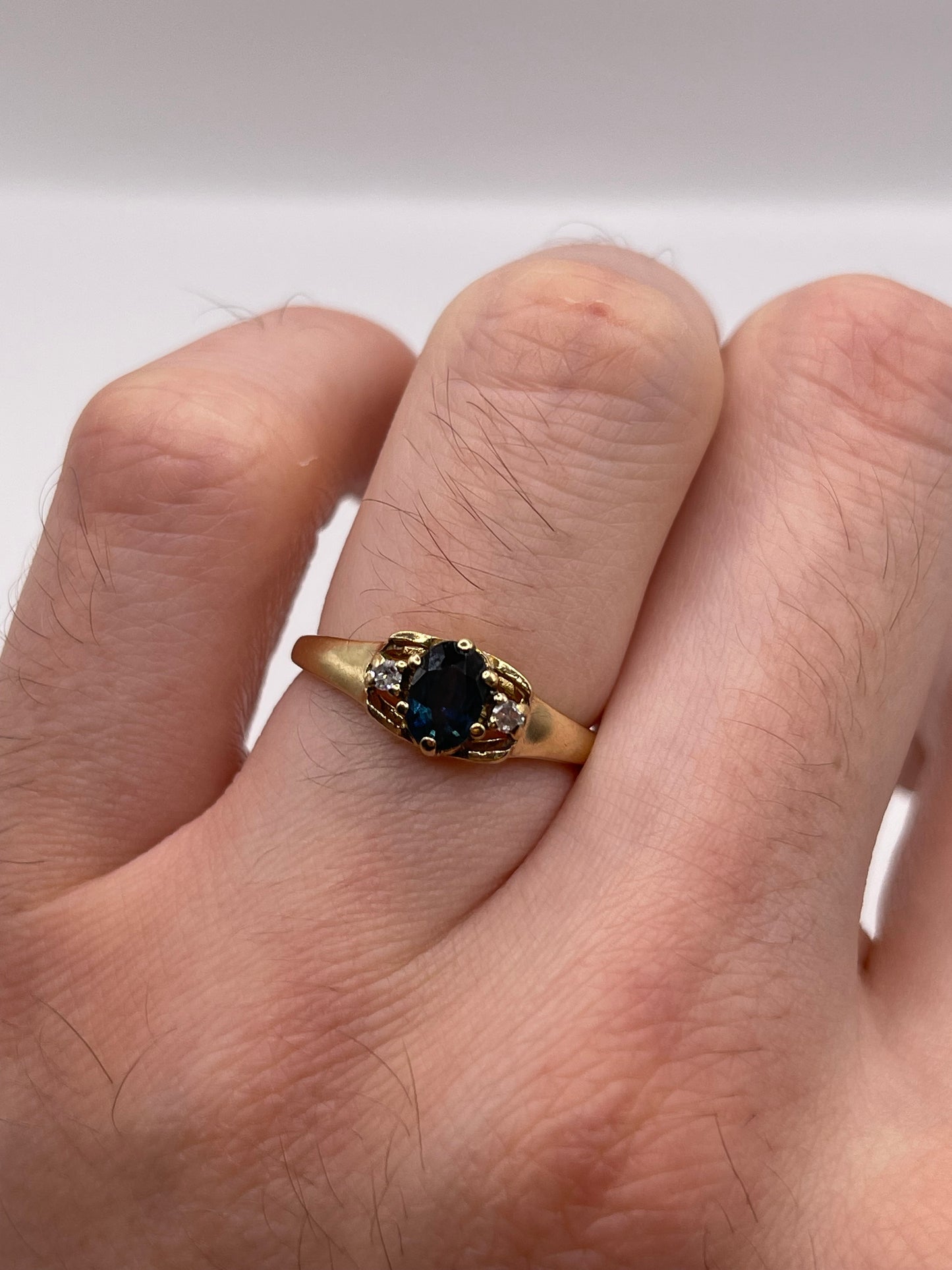 9ct gold sapphire and diamond ring