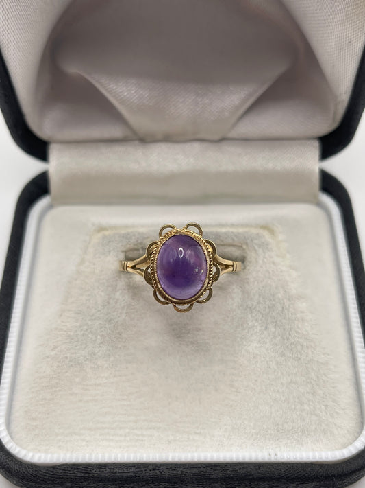 9ct gold cabochon amethyst ring
