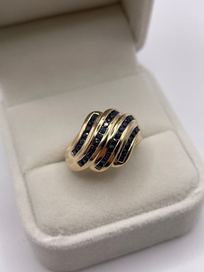 Heavy 9ct gold sapphire ring