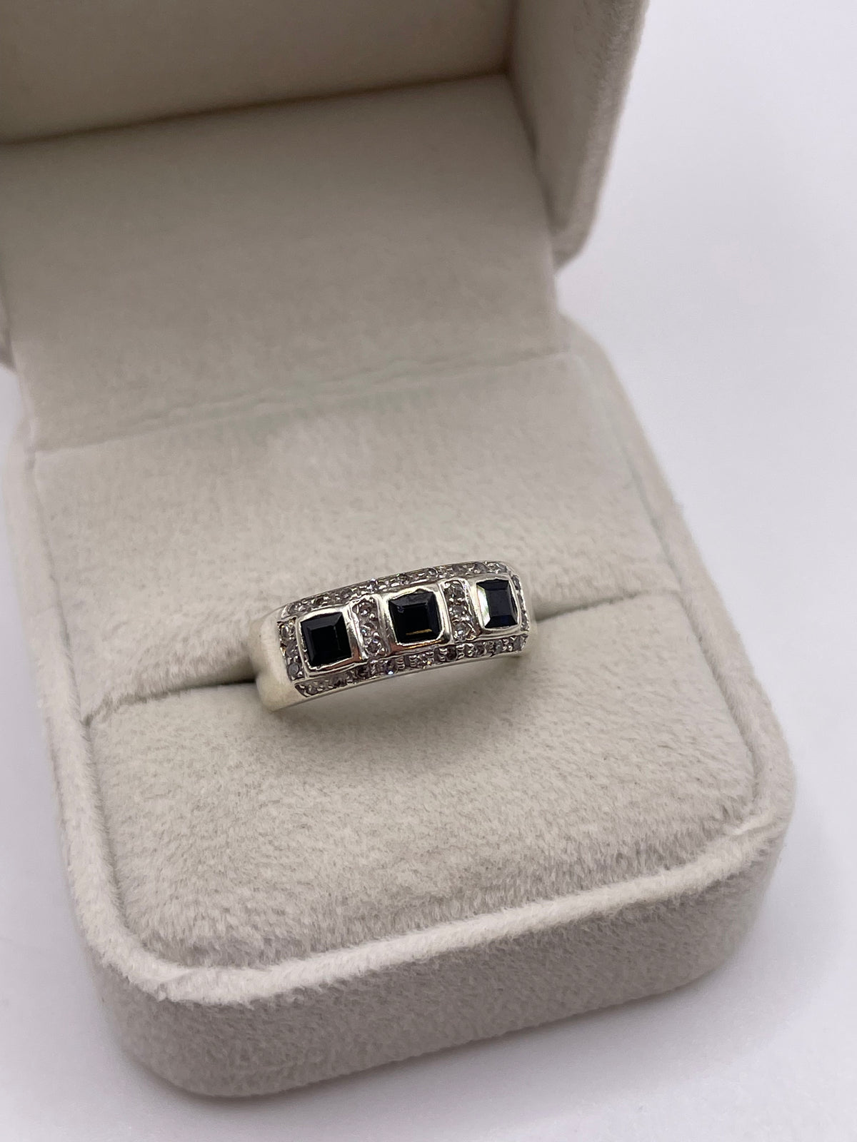 9ct white gold sapphire and diamond ring