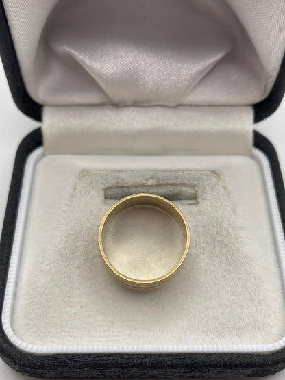 9ct gold engraved band