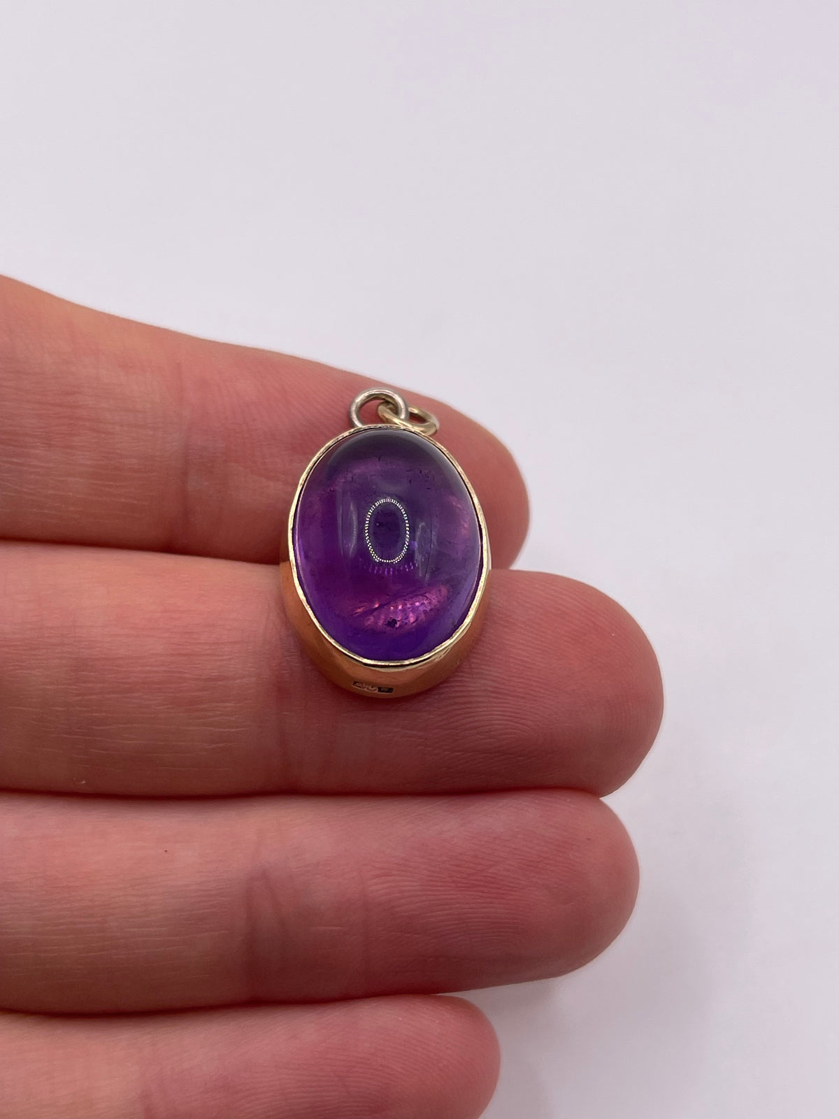 9ct gold cabochon amethyst pendant