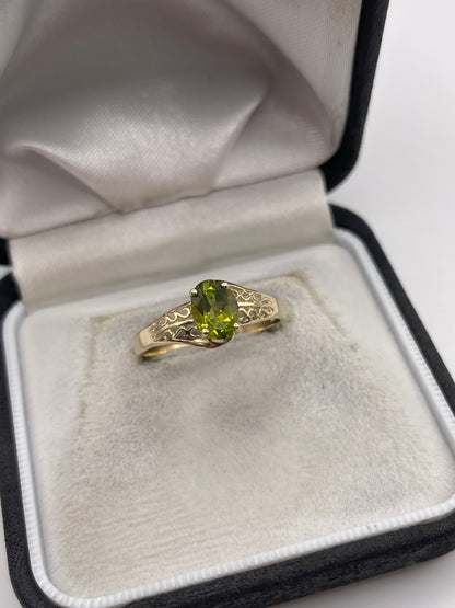 9ct gold quartz ring