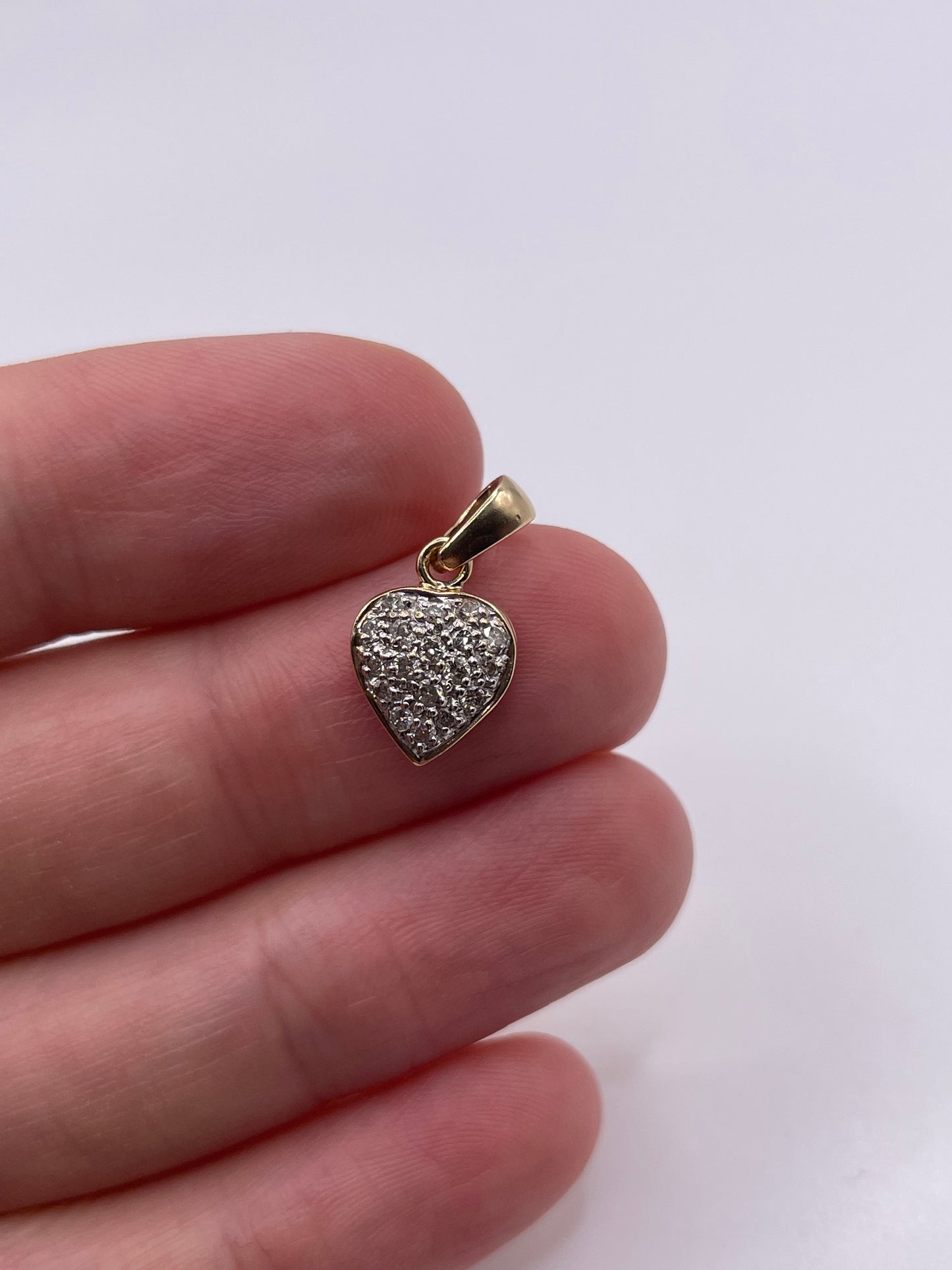 9ct gold diamond heart pendant