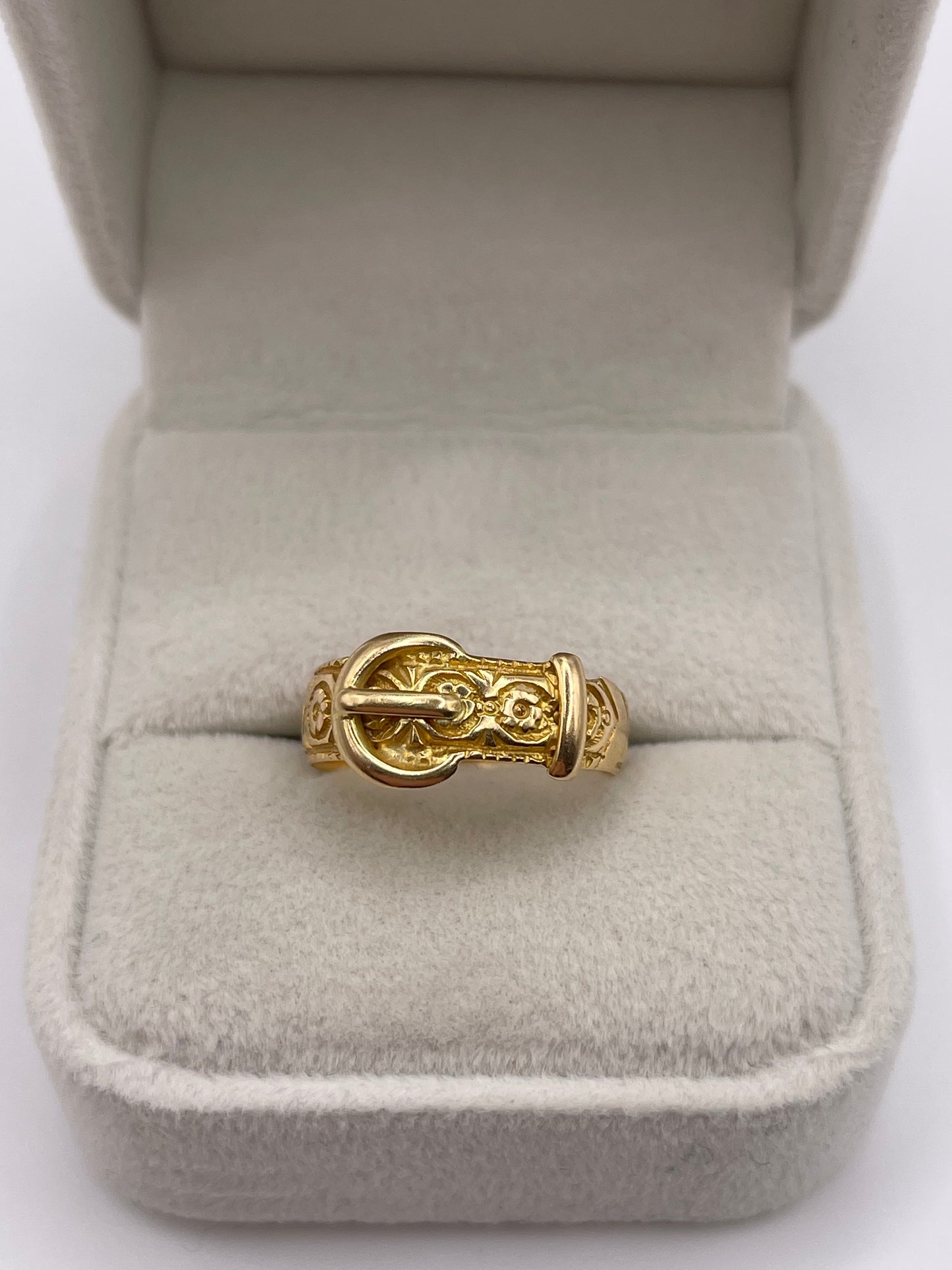 Antique 18ct gold buckle ring