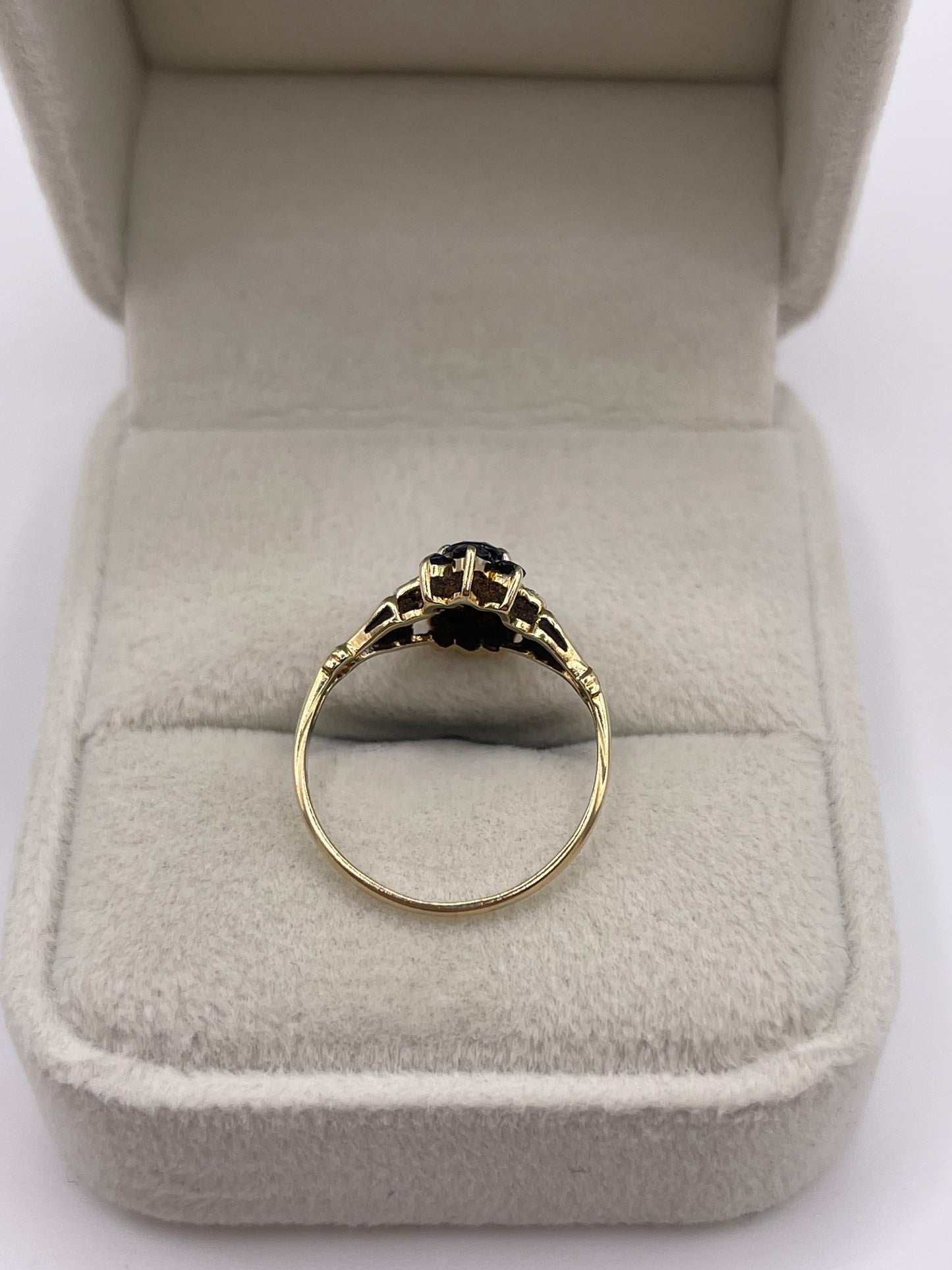 9ct gold sapphire and diamond ring