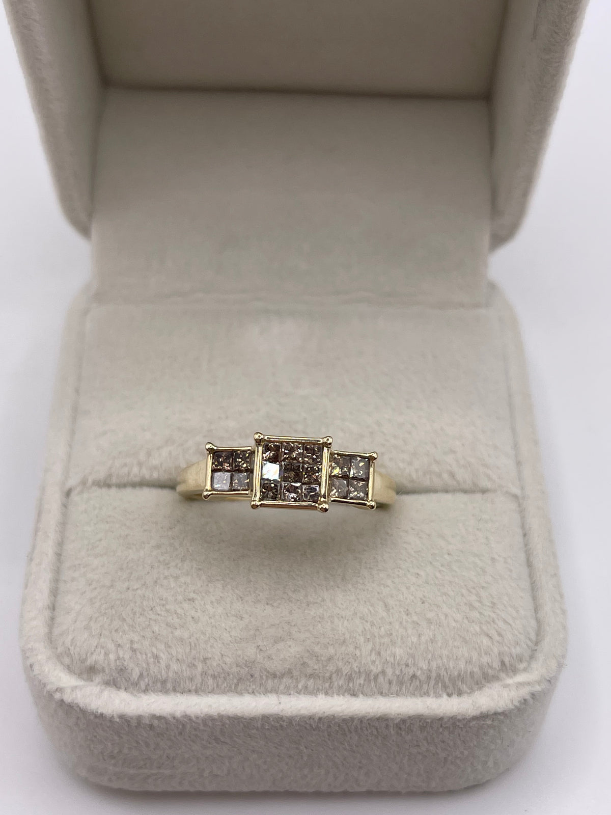 9ct gold diamond cluster ring