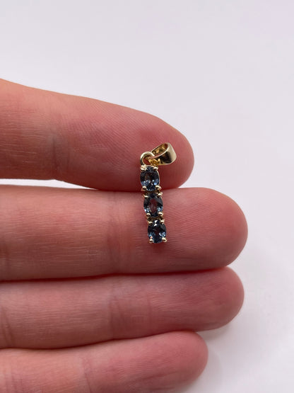 9ct gold sapphire pendant