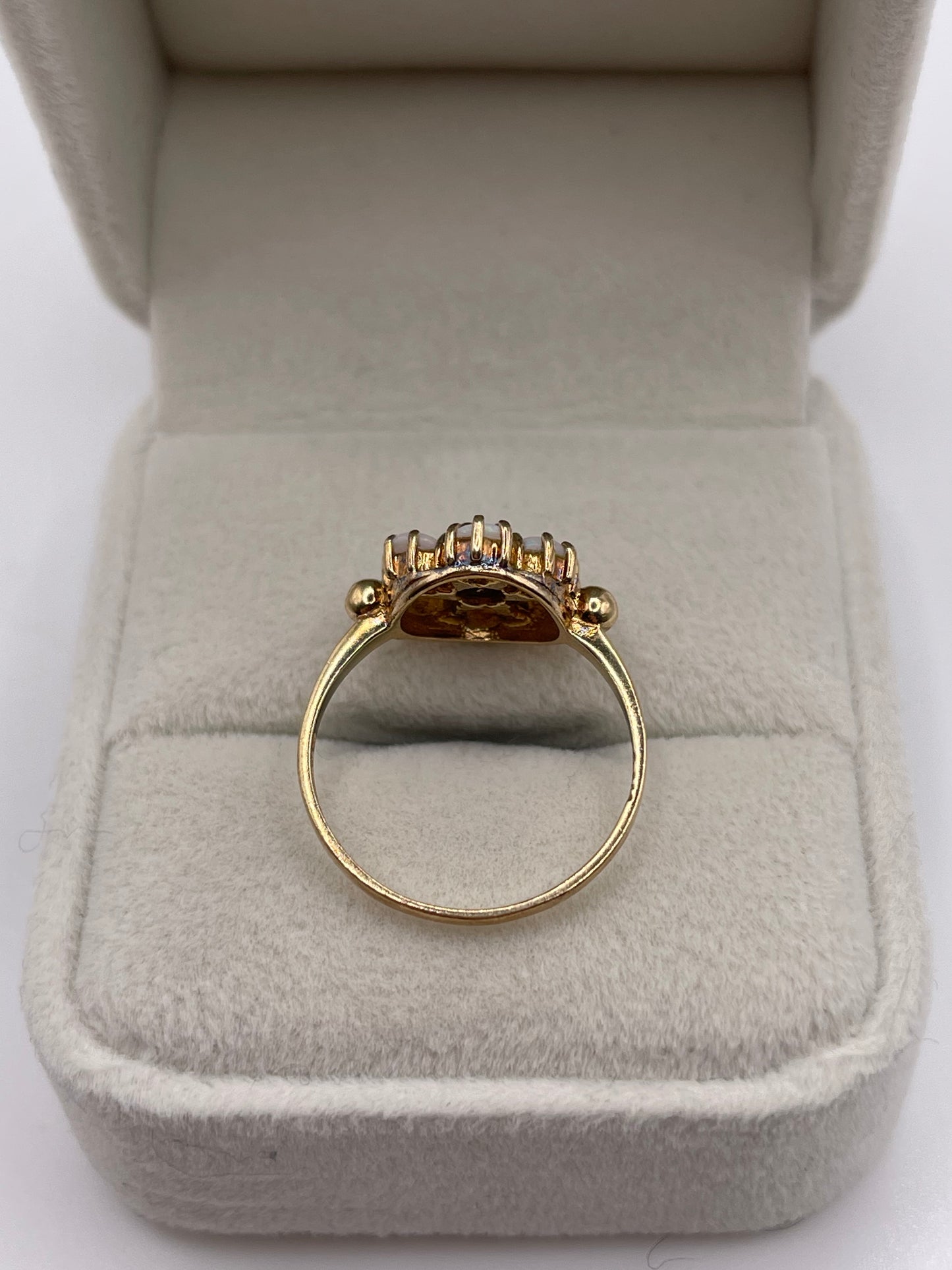 9ct gold garnet and opal ring