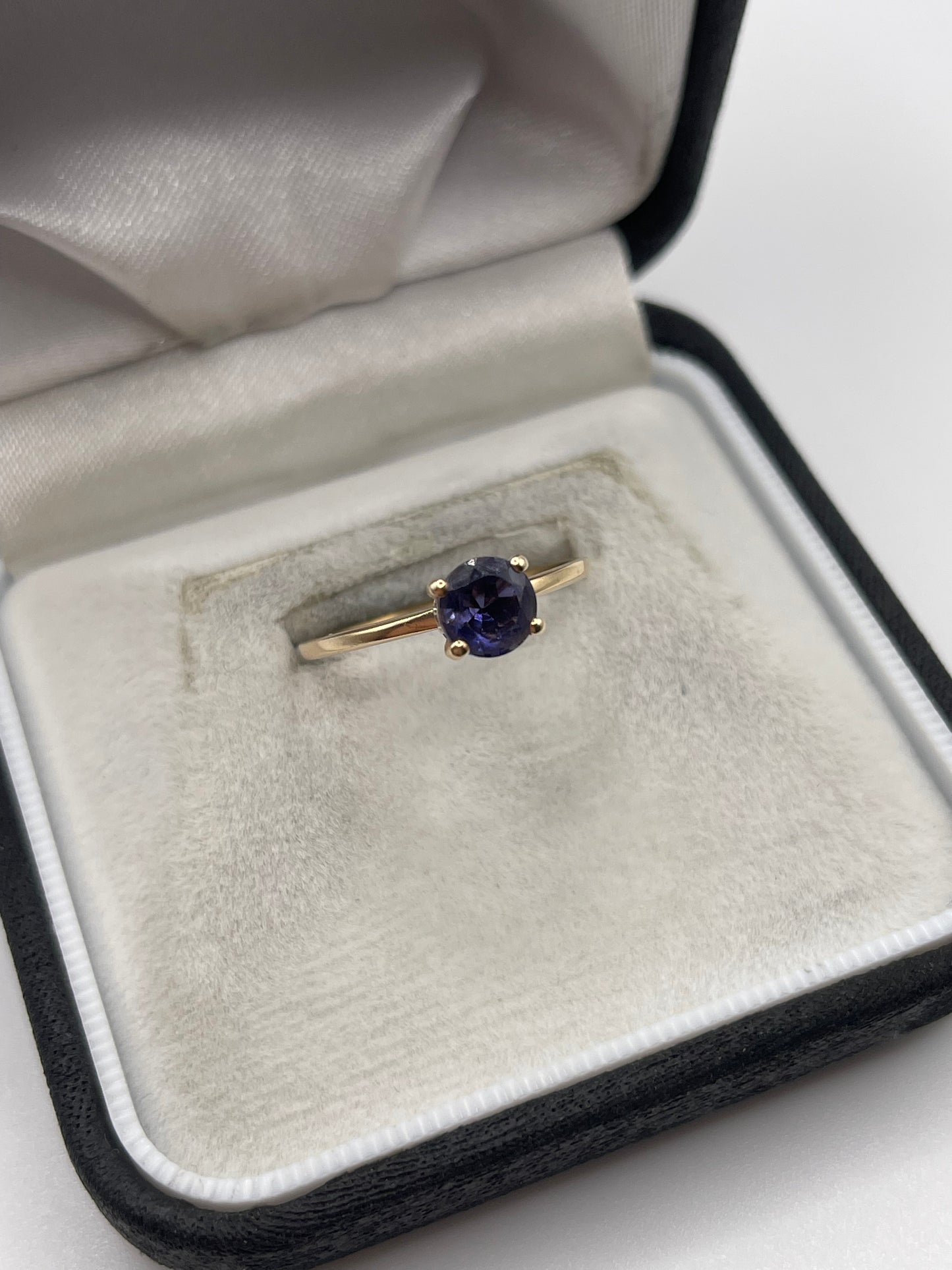 9ct gold iolite and zircon ring