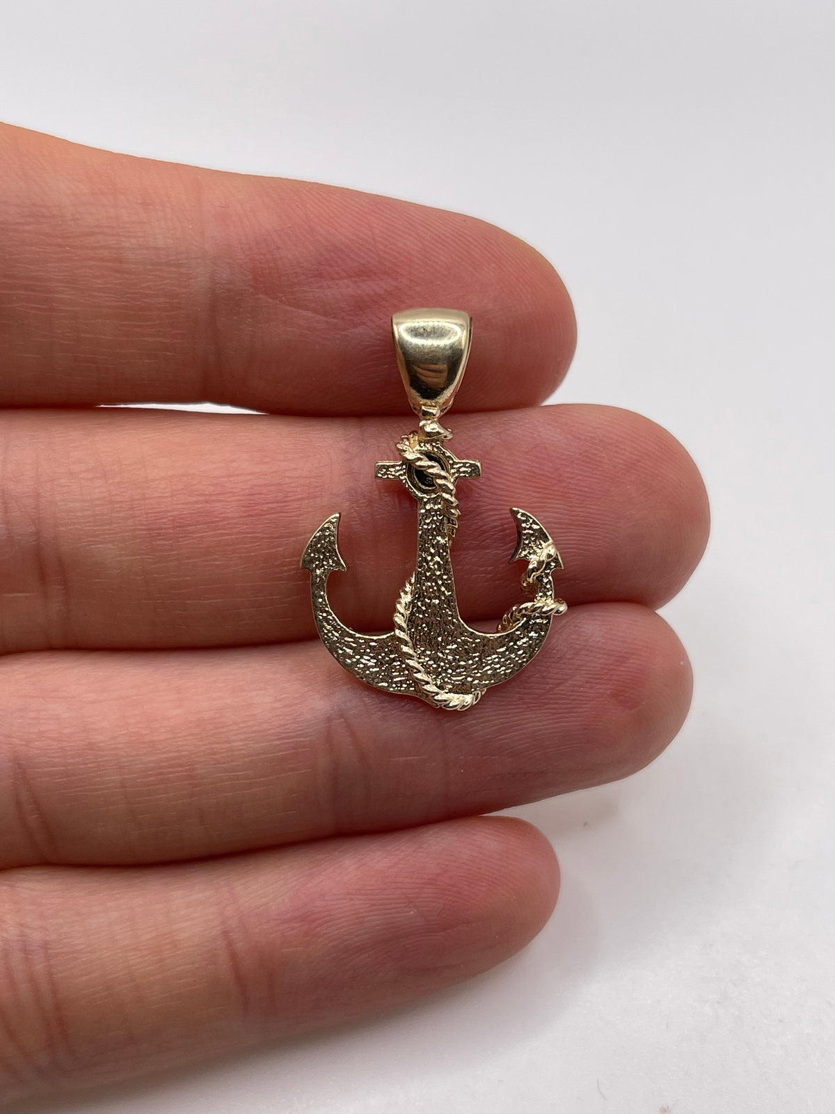 9ct gold sapphire anchor pendant