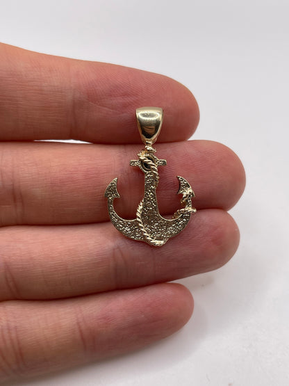 9ct gold sapphire anchor pendant
