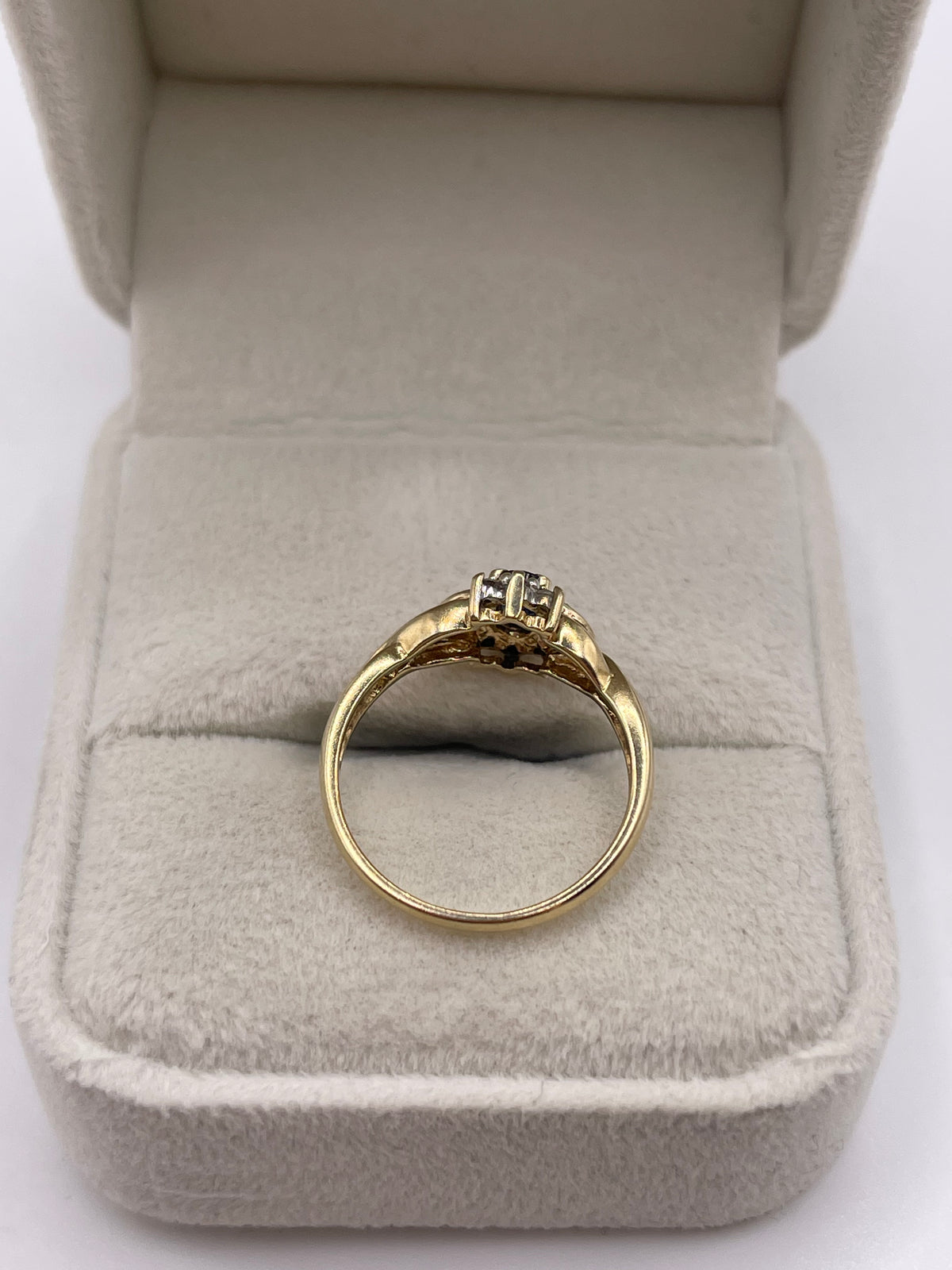 9ct gold sapphire and diamond ring
