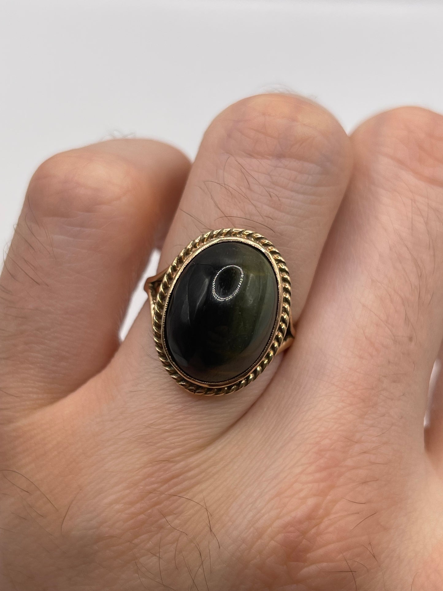 9ct gold tigers eye ring