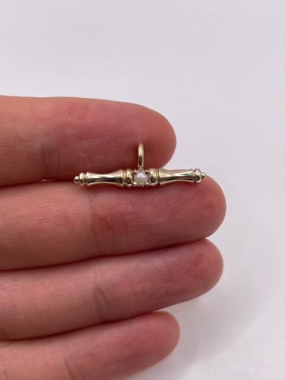9ct gold pearl t bar pendant