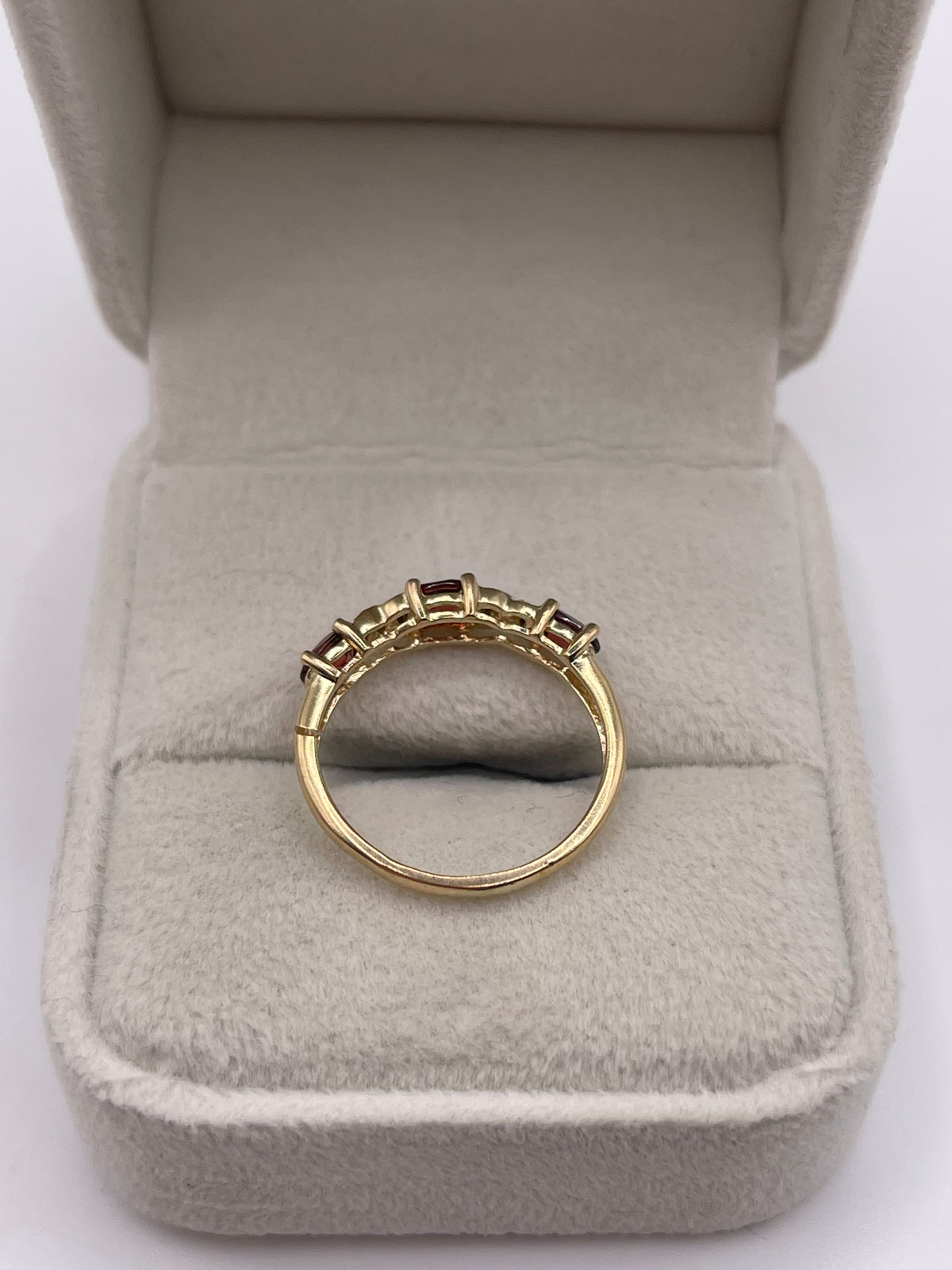 9ct gold garnet and diamond ring