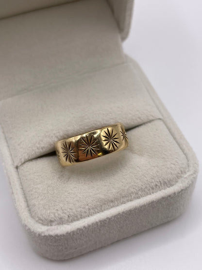 9ct gold patterned band