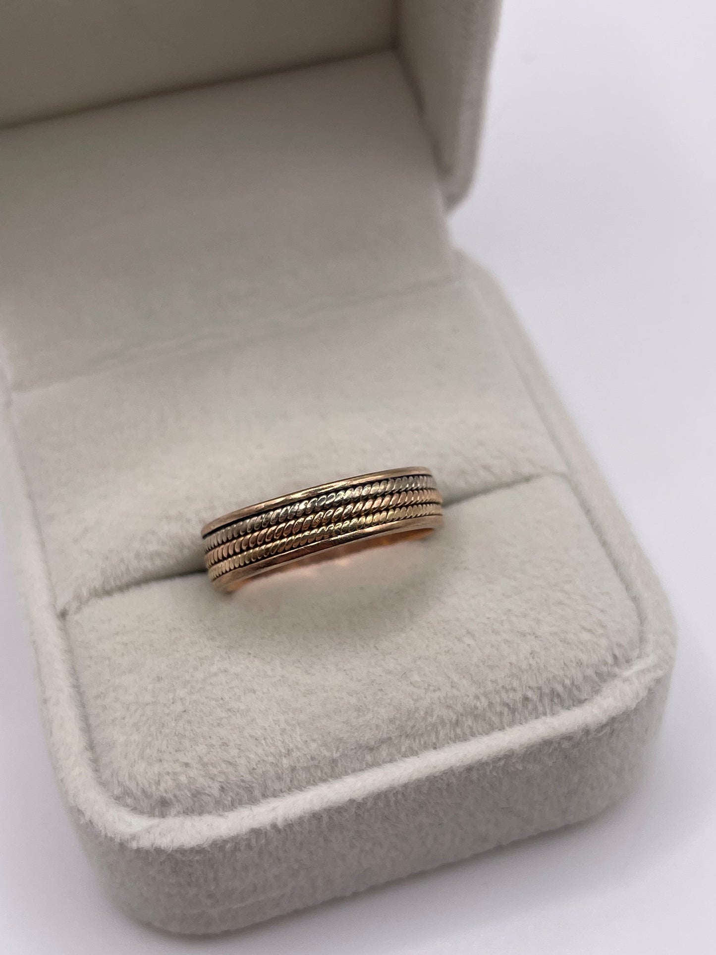 9ct rose gold patterned band