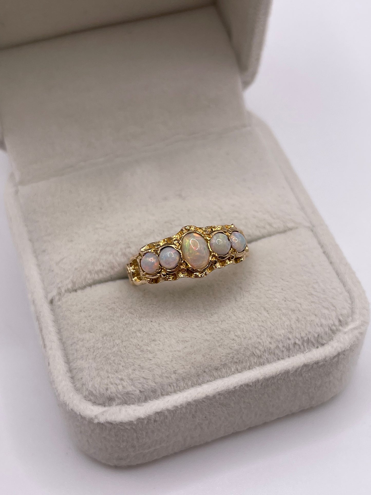 9ct gold opal ring
