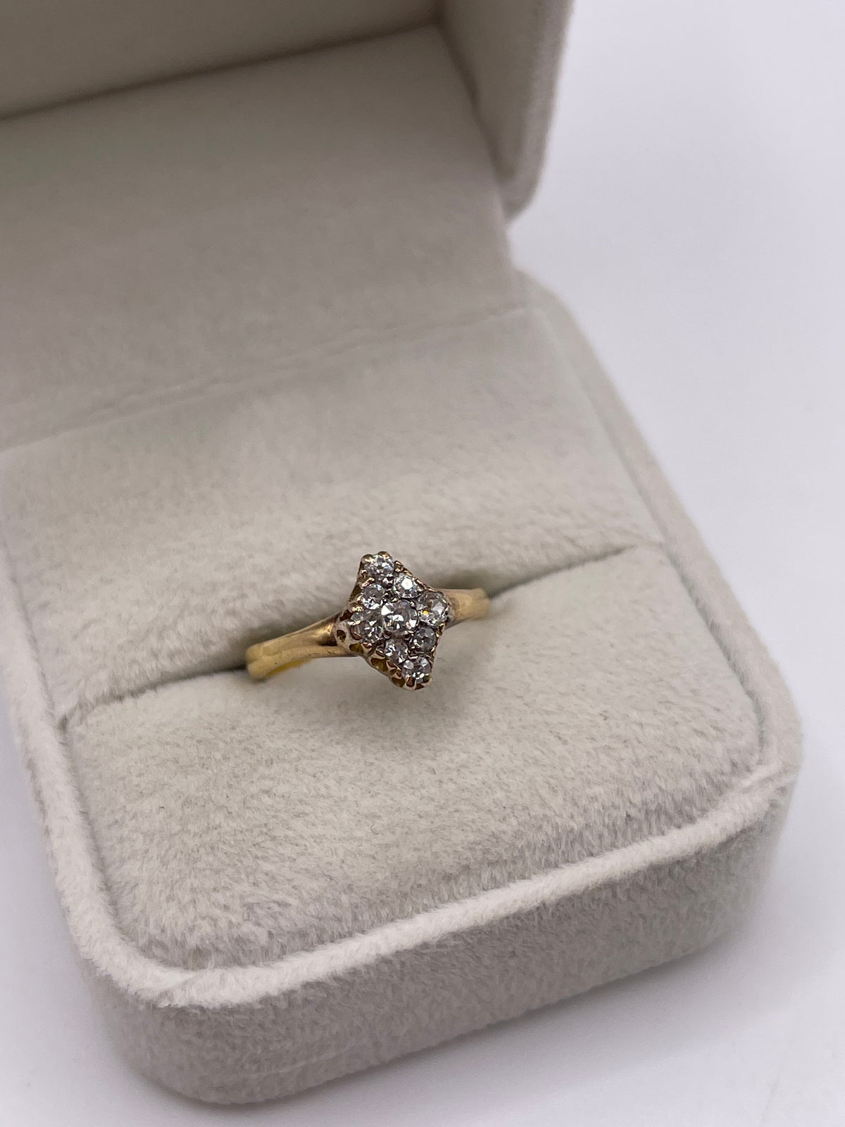 18ct gold diamond cluster ring