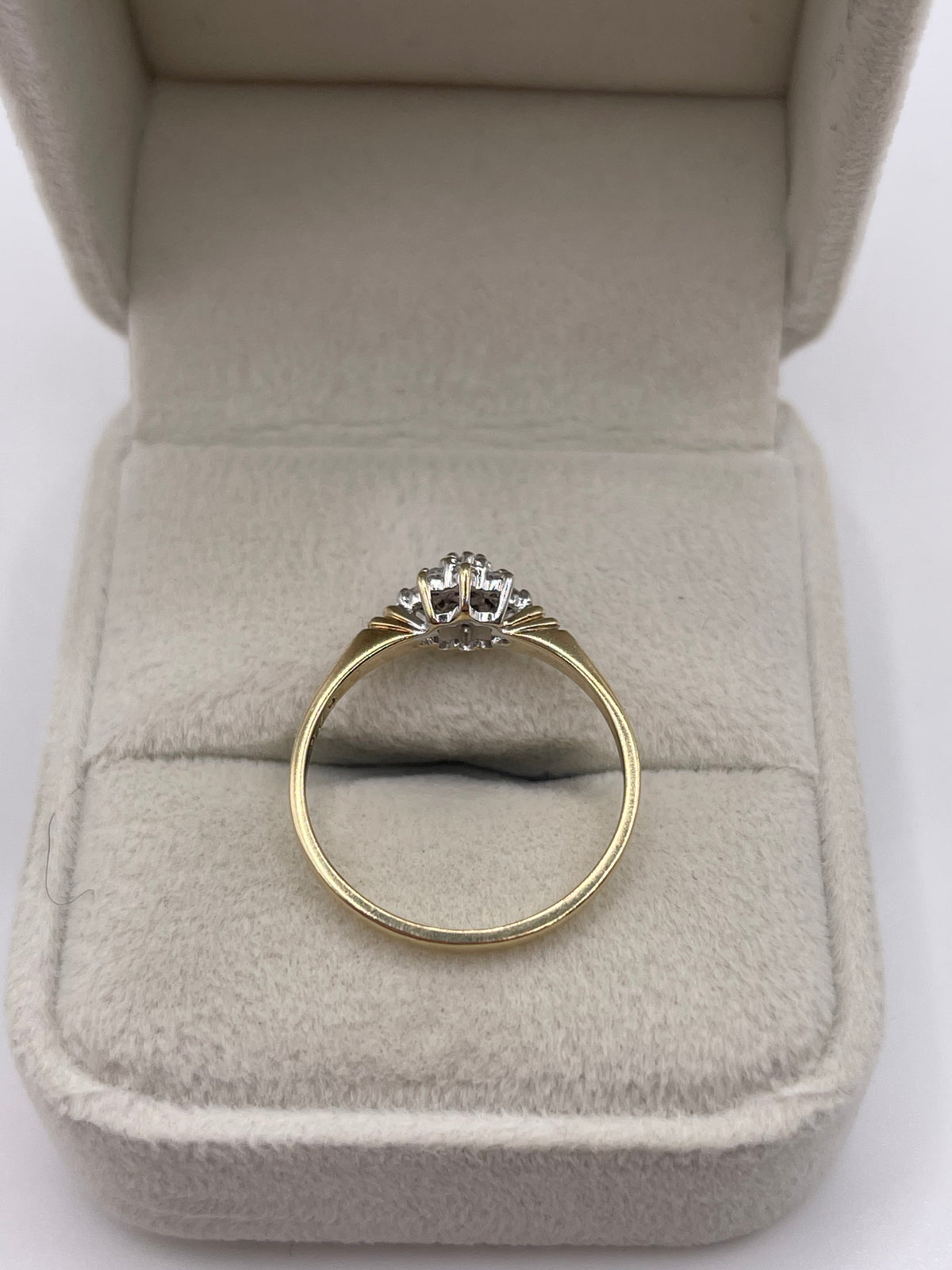9ct gold diamond cluster ring