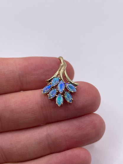 9ct gold opal pendant