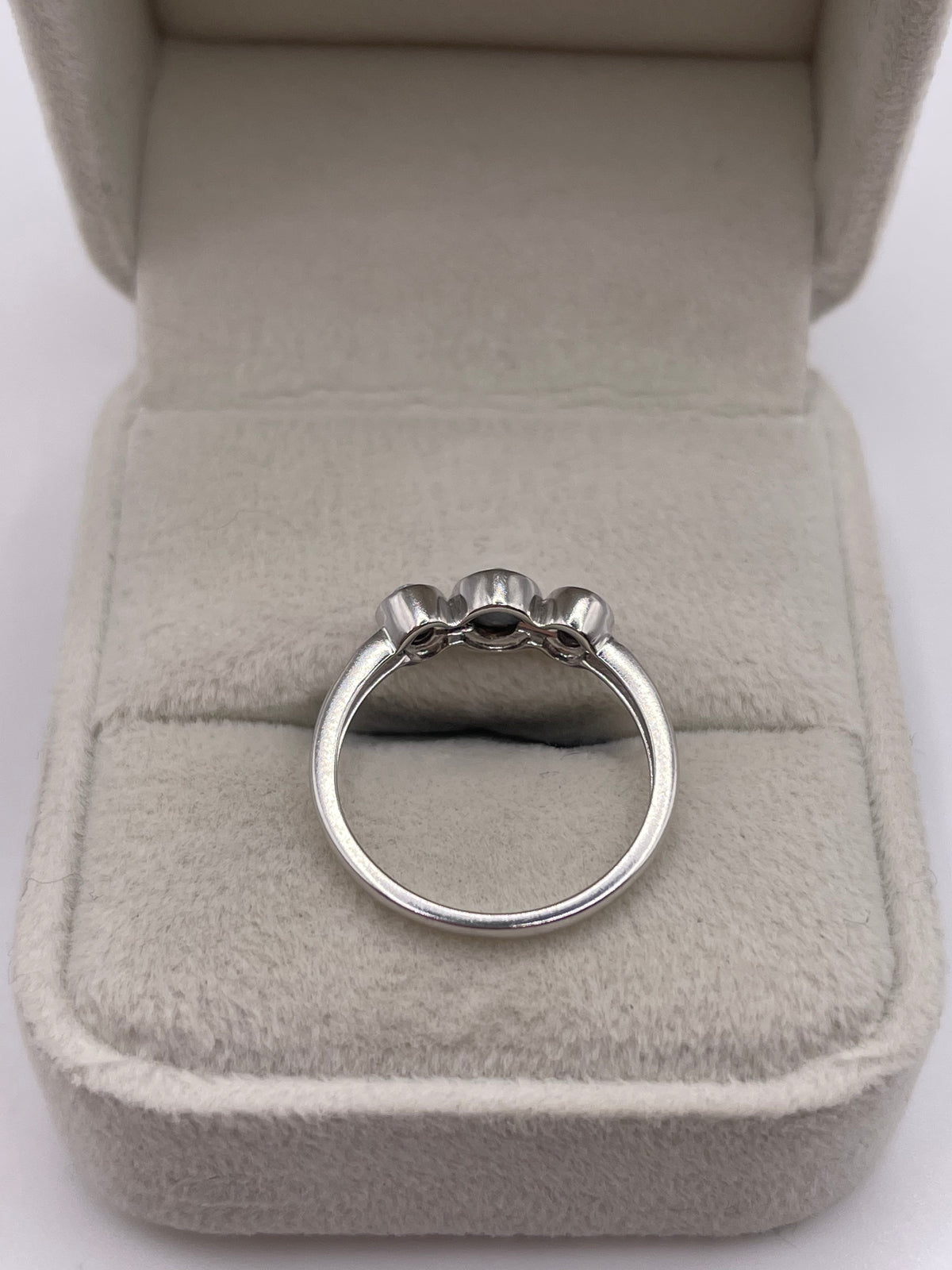 9ct white gold cats eye chrysoberyl ring