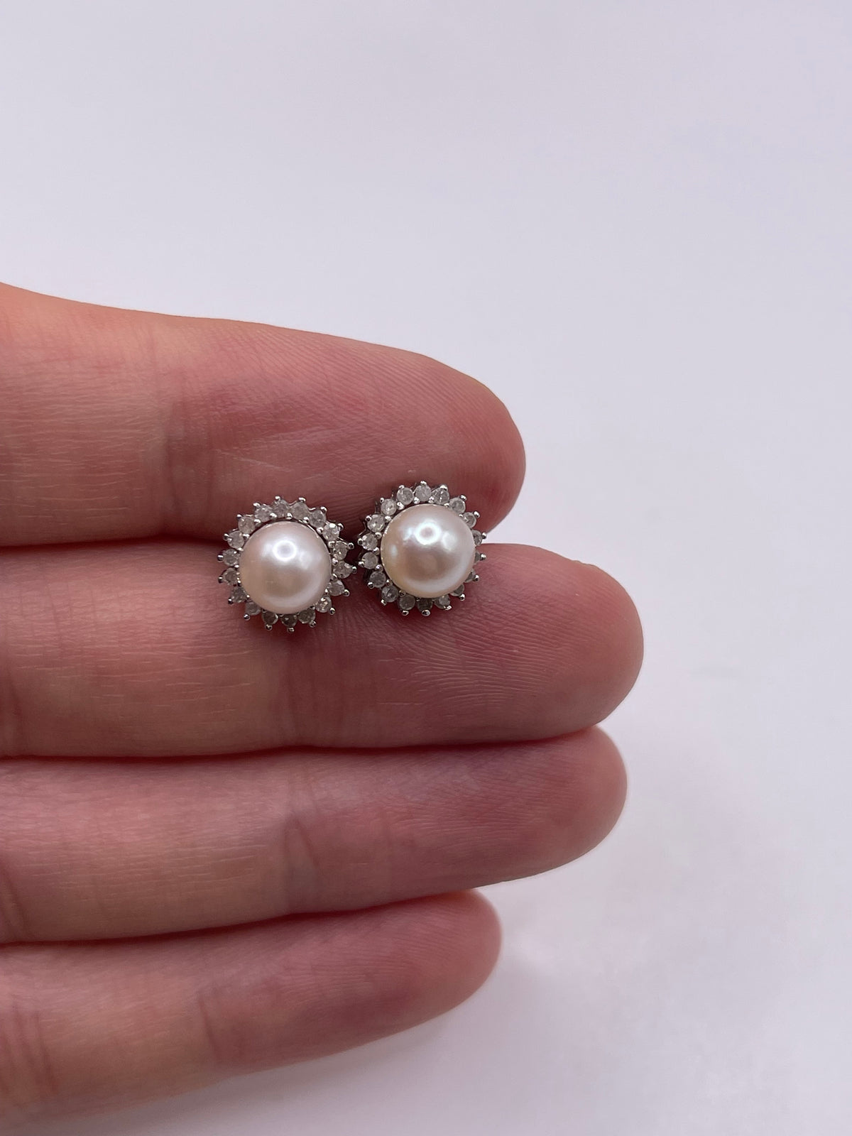 14ct white gold pearl and diamond earrings