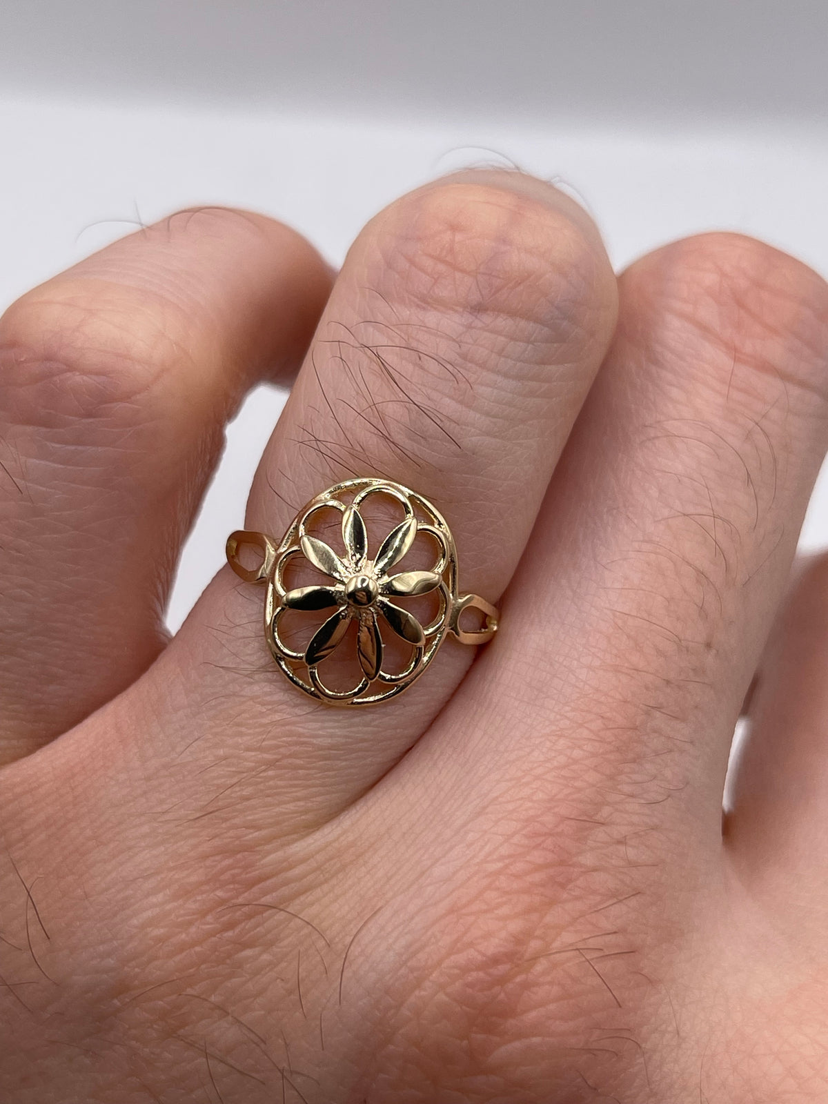 9ct gold flower ring