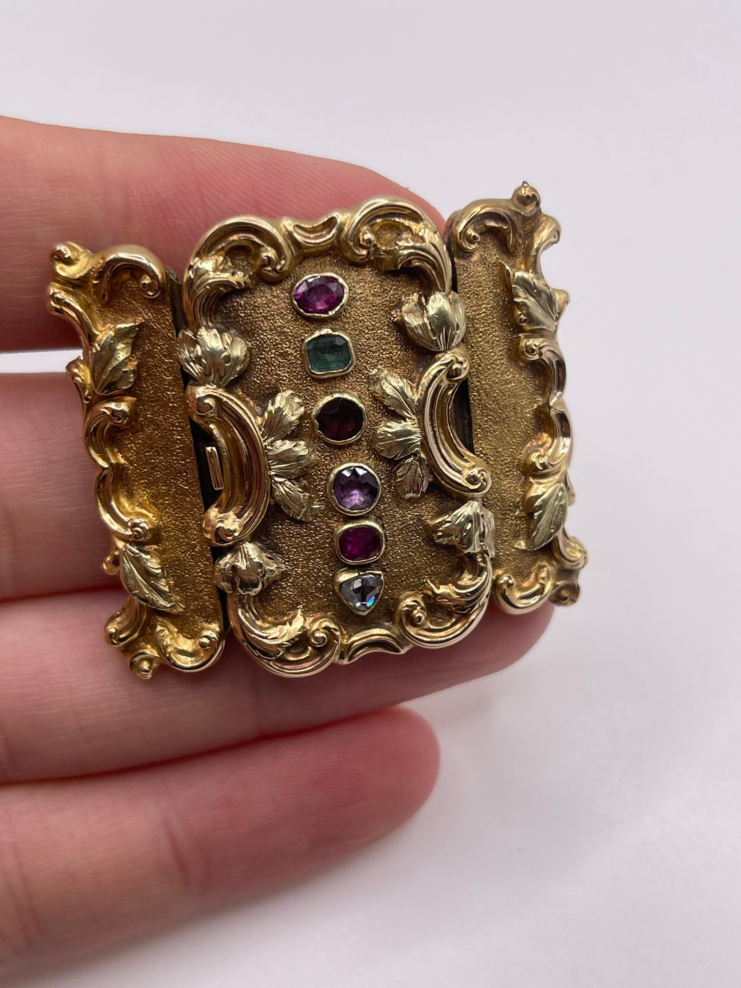 Antique 18ct gold regards clasp / brooch