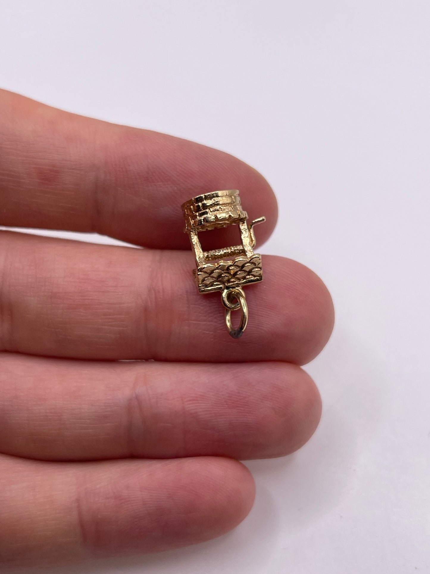 9ct gold well charm