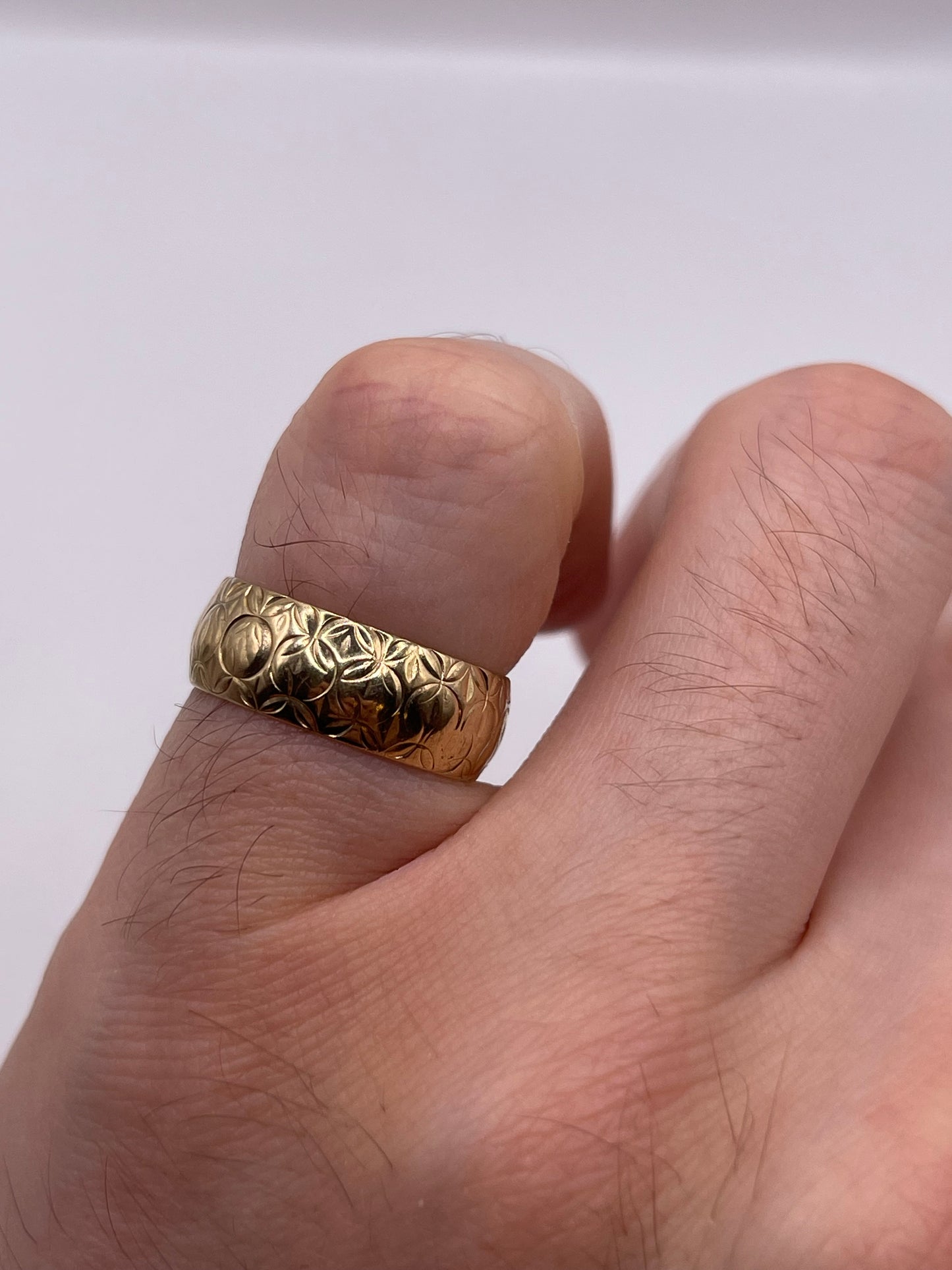 9ct gold patterned band