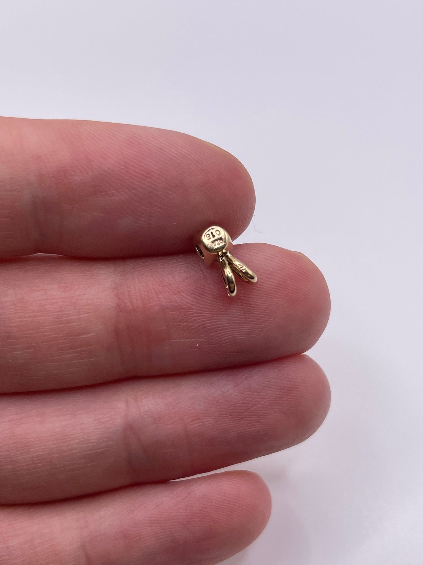 9ct gold diamond pendant